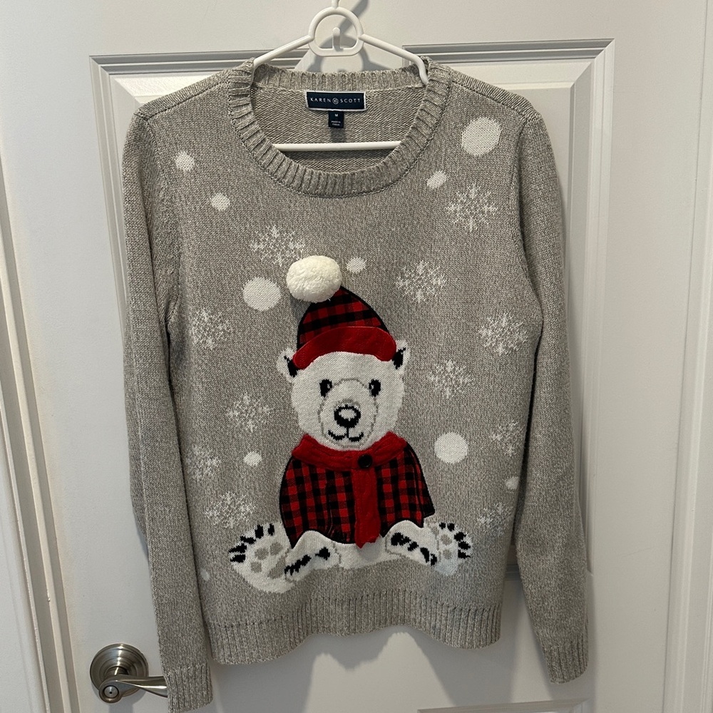 Karen Scott Light Gray Knit holiday or winter sweater.  Cuddly Kaola bear